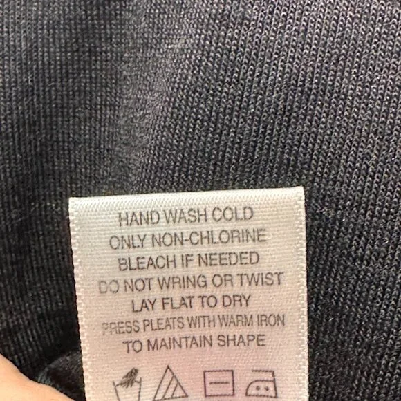 Love On A Hanger Pleated Black & White Aztec Print Sleeveless Blouse - 1X - Picture 6 of 7